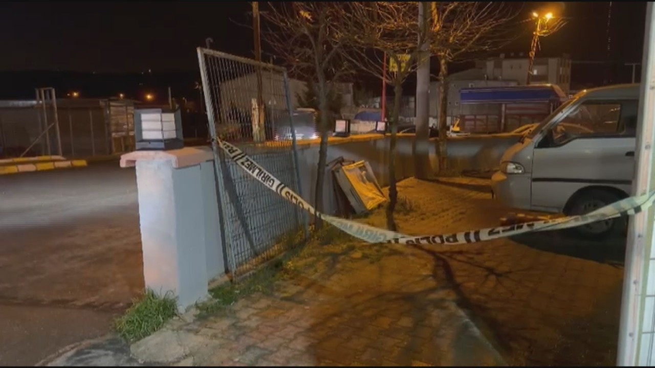 Cami avlusunda silahlı saldırıya uğradı: O anlar kamerada