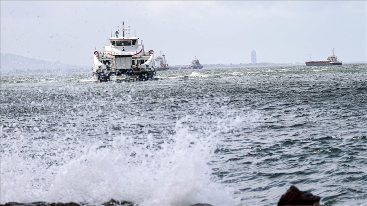 İzmir'de vapur seferleri iptal edildi