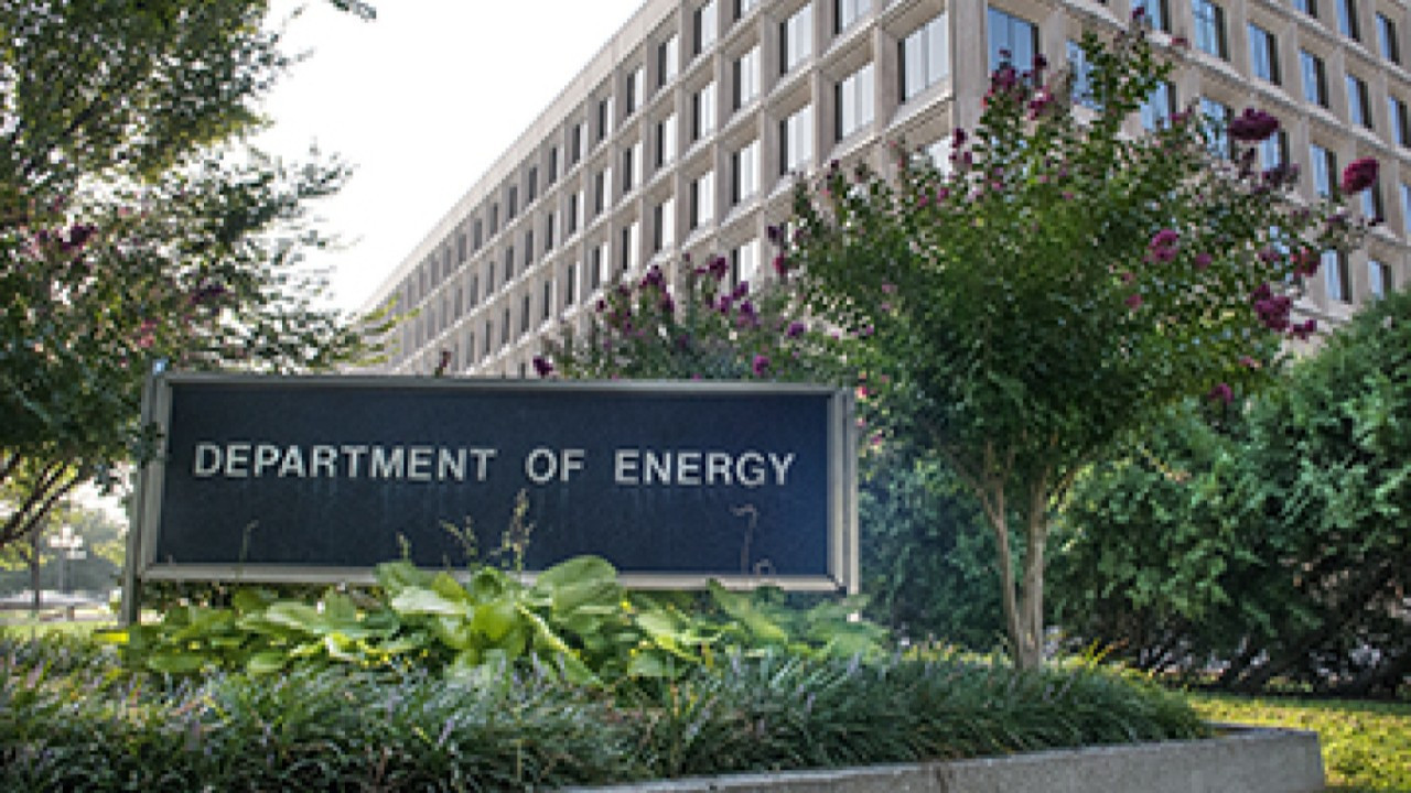 ABD'den Venezuela mesajı: Petrolü biz satacağız