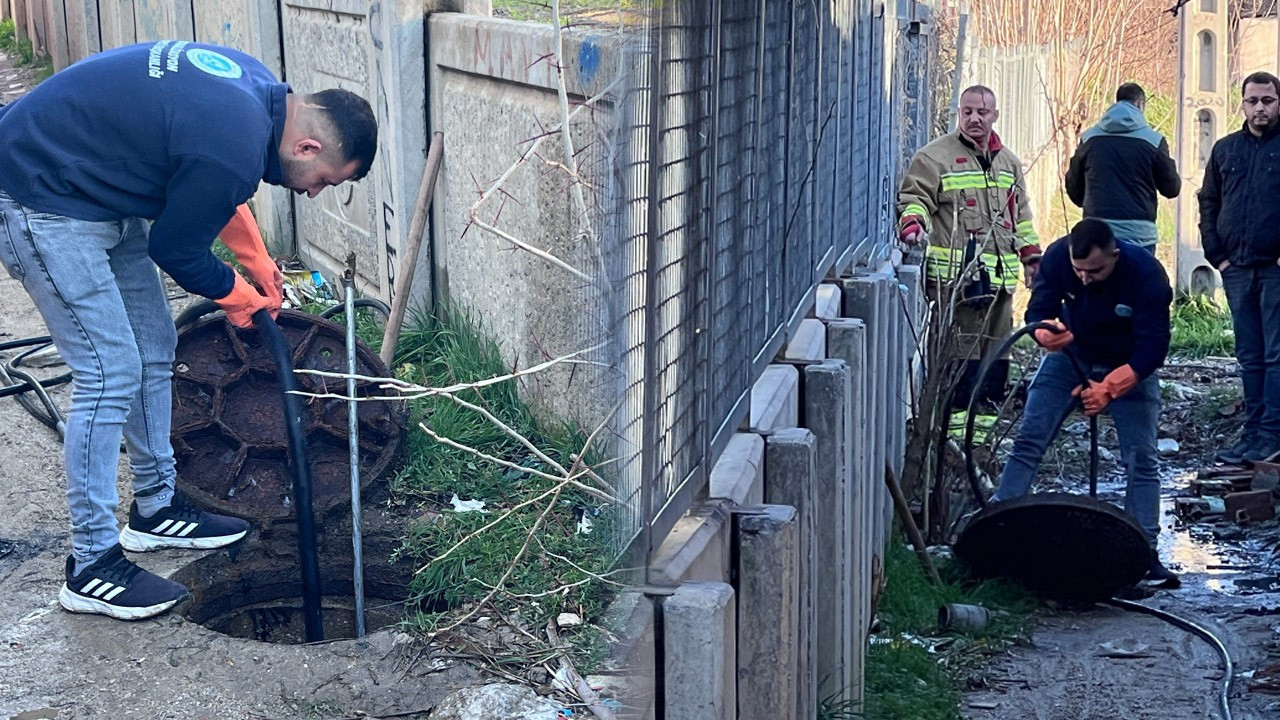 Ekipleri harekete geçiren korkunç ihbar! Rögarda bebek cesedi aradılar...