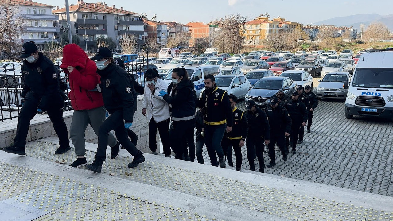 İzmir'de fuhuş operasyonu: 8 kişi tutuklandı!