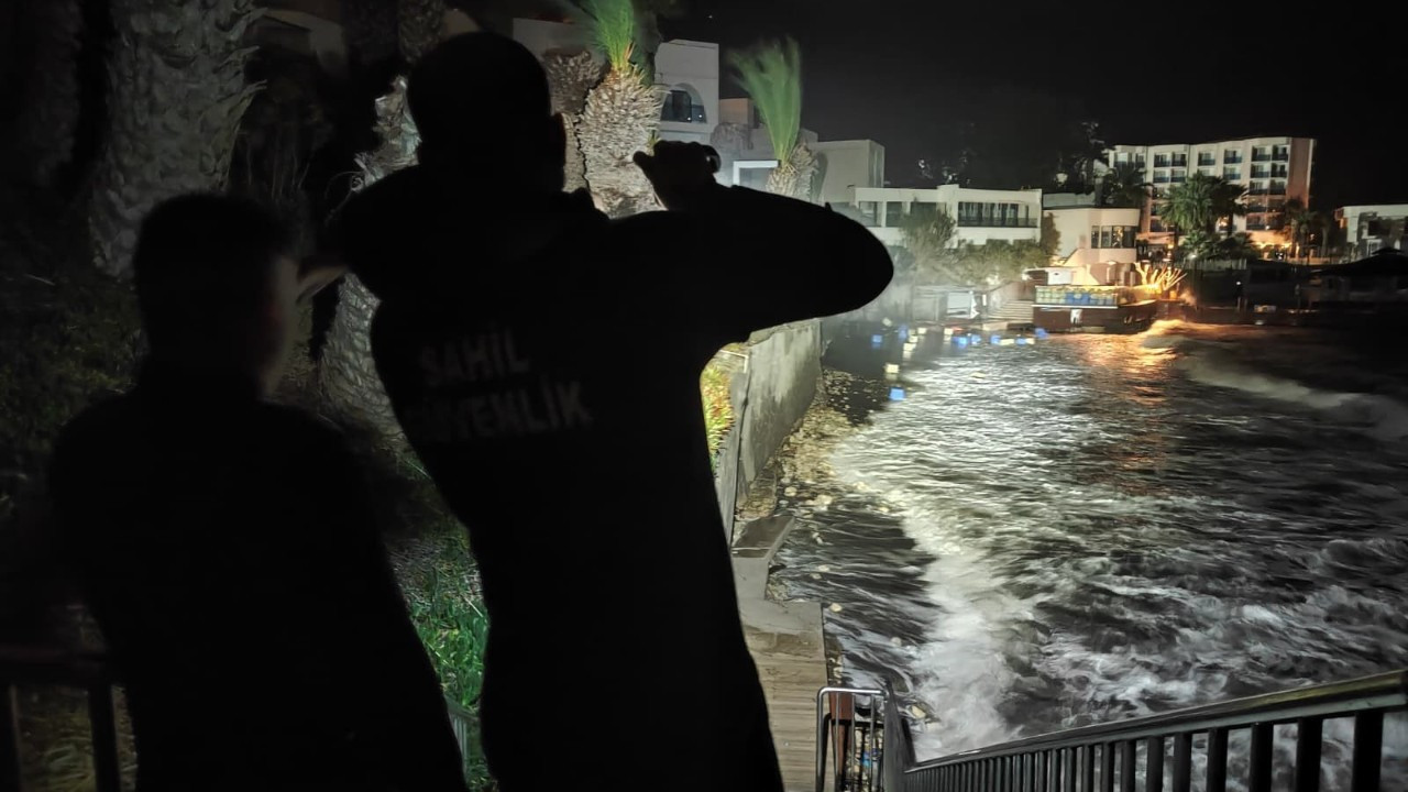 Fırtınaya rağmen çalıştırıldılar... Denize düşen 3 işçiden 1’i hayatını kaybetti