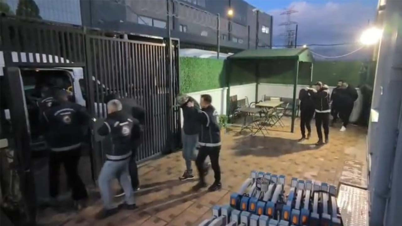 İzmir'de insan ticareti operasyonu: 4 şüpheli tutuklandı