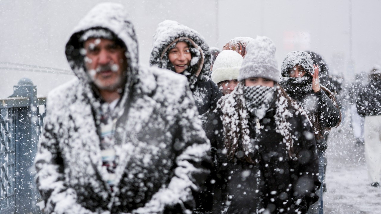 Meteoroloji 68 ilde alarm verdi! Akşam sağanak, sabah kar! Pazartesiye dikkat!