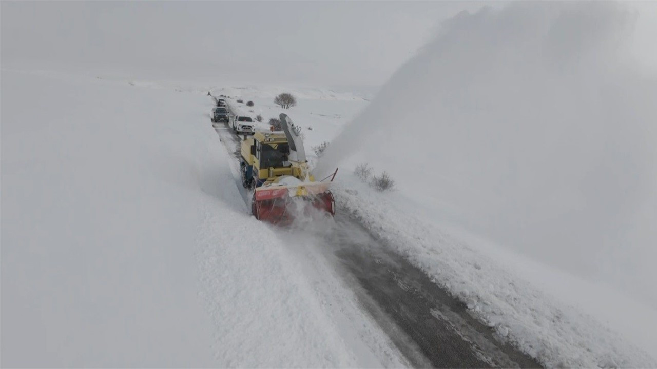 Erzincan'da kar ve tipi: 328 köy yolu ulaşıma kapandı