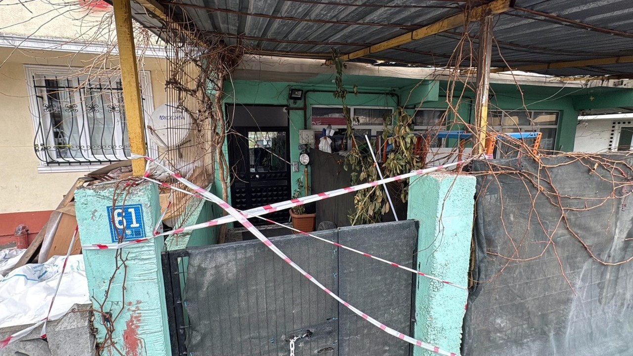 Tekirdağ’da panikleten olay! 3 binanın bahçesinde toprak kayması: 25 kişi tahliye edildi