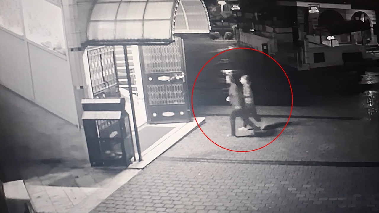 O 'baba'dan kan donduran vahşet! Anne ve kızı camiye sığındı