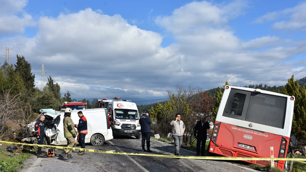 İzmir'de feci kaza! Ölü ve yaralılar var