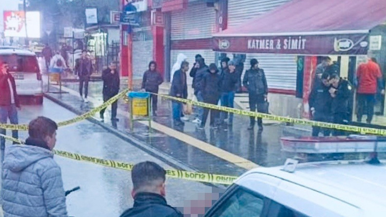 Sokak ortasında kanlı hesaplaşma! 17 yaşındaki genç hayatını kaybetti