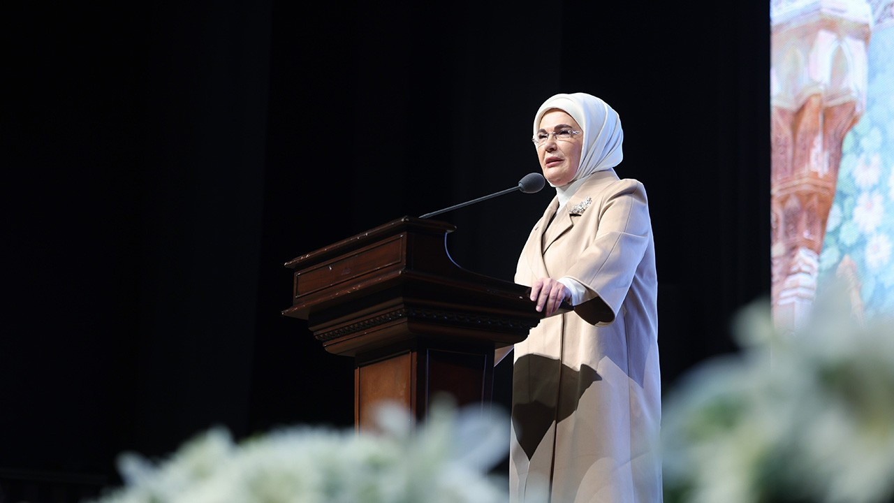 Emine Erdoğan, "Tıp ve Kültür-Sanat Sempozyumu"nda konuştu: Bilim ve sanat aynı kalbin yarısıdır