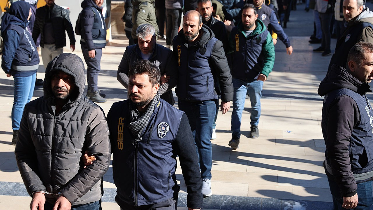Şanlıurfa'da yasa dışı bahis operasyonu: 28 şüpheli adliyeye sevk edildi