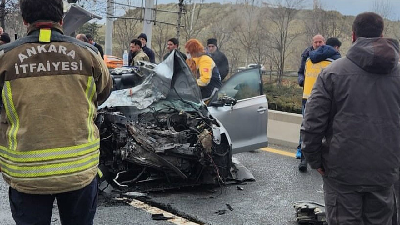 Ankara'da feci kaza! 4 araç birbirine girdi: 1'i ağır, 4 kişi yaralandı