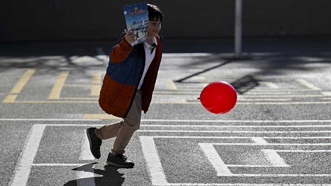 18 milyon öğrenci için karne günü! Yarıyıl tatili başlıyor