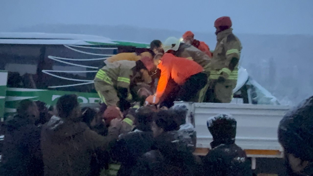 Yolcu otobüsü tıra çarpmıştı... Kazada ölü sayısı 2’ye yükseldi