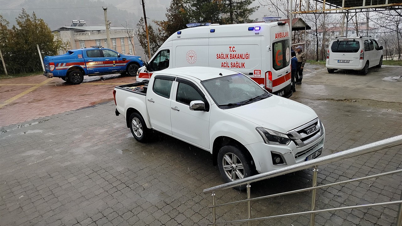 Tavşan avlarken arkadaşını vurdu!