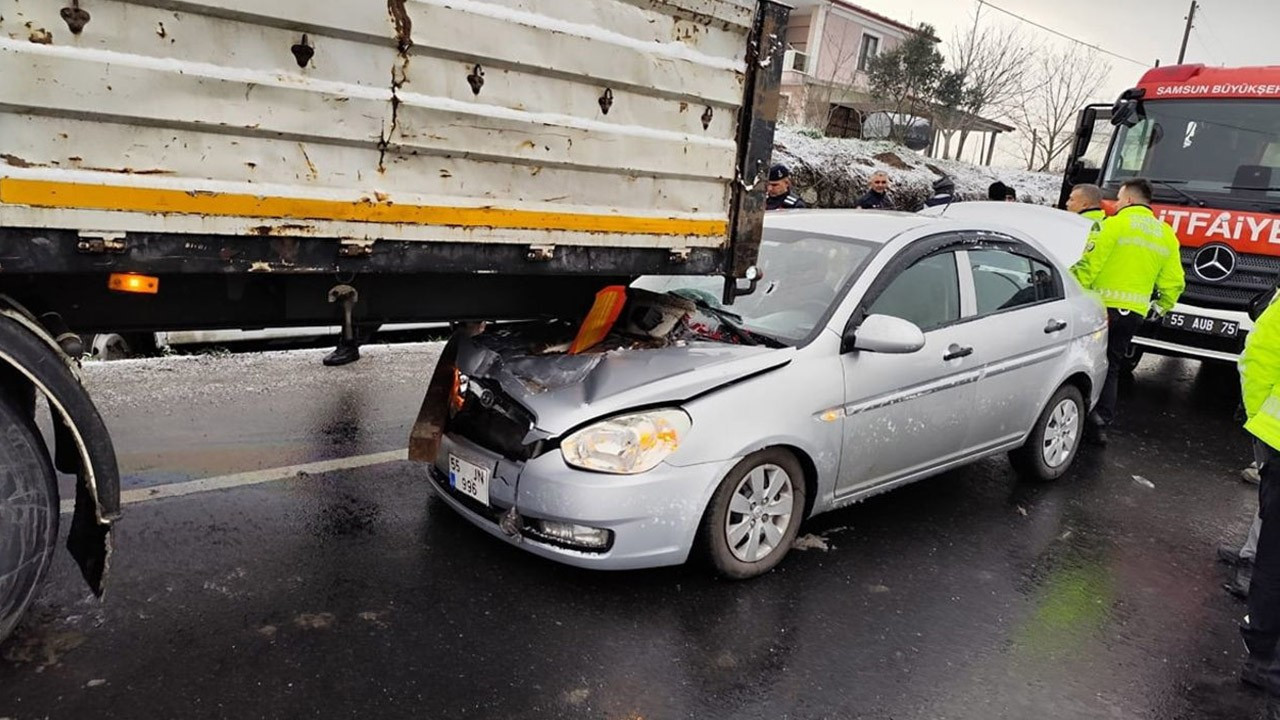 Samsun'da feci kaza! Yolcu midibüsü kazazede aileye çarptı: 1 ölü, 3 yaralı