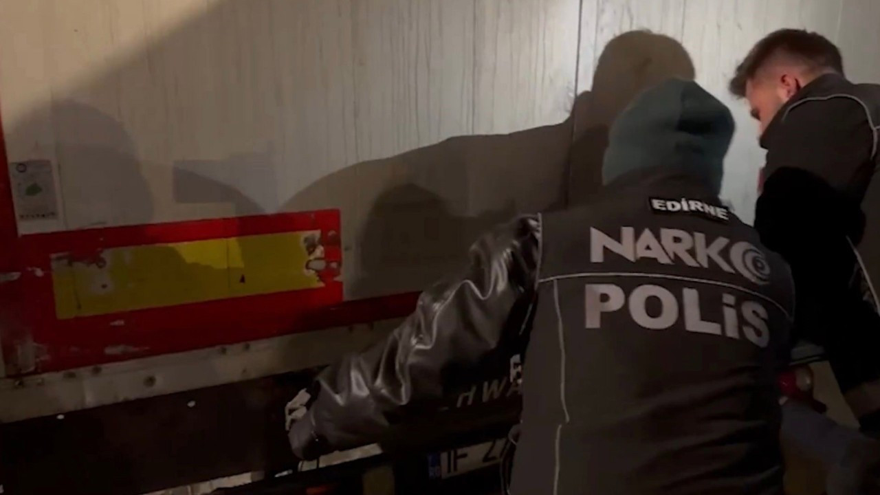 Bakan Yerlikaya: "Hamzabeyli Gümrük sahasında 220,7 kilogram kokain ve 69 kilogram skunk ele geçirildi"