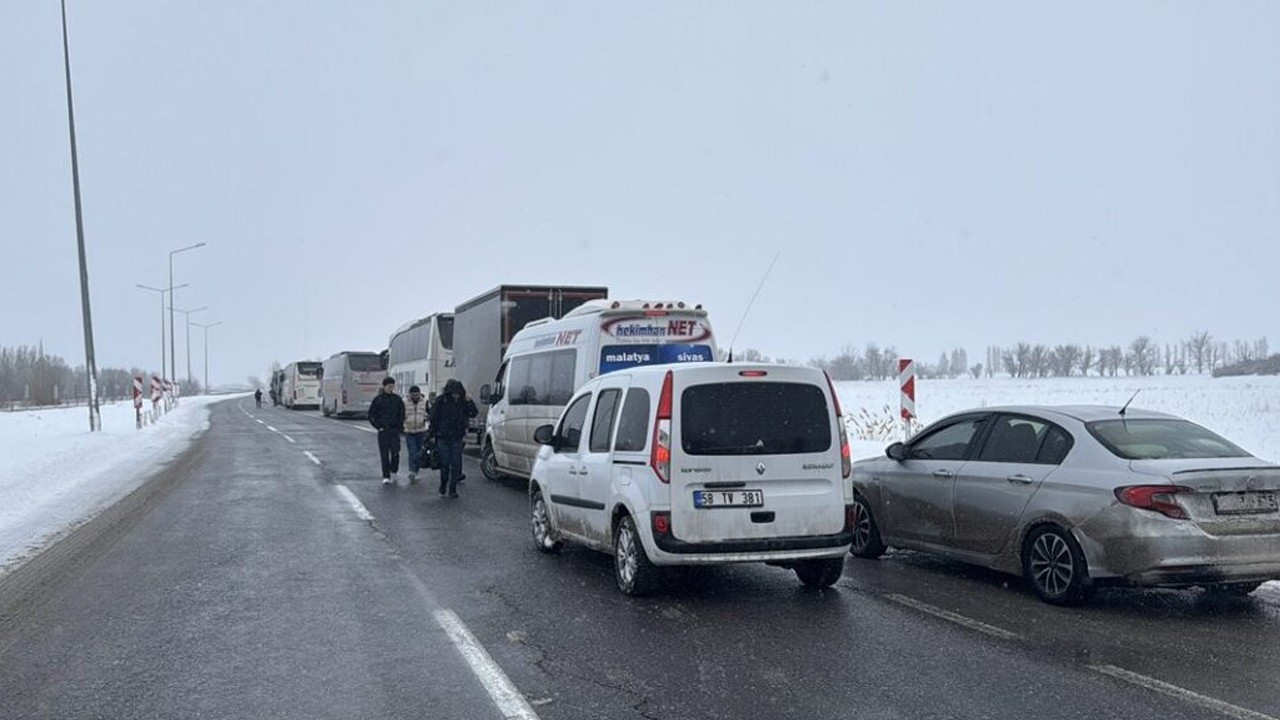 Sivas-Malatya kara yolu ulaşıma kapandı