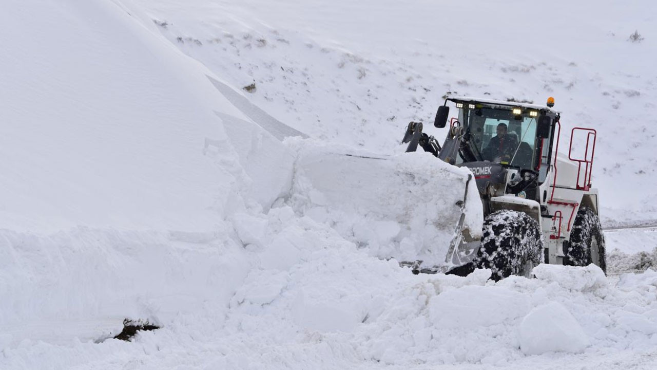 O ilde tüm köy yolları ulaşıma kapandı! Uçak seferleri iptal edildi