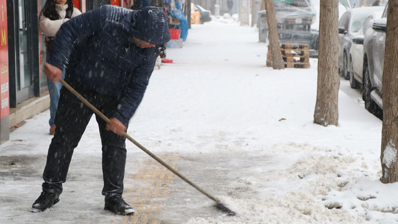 İBB: İstanbul'da kar yağışı nedeniyle 378 ihbar yapıldı
