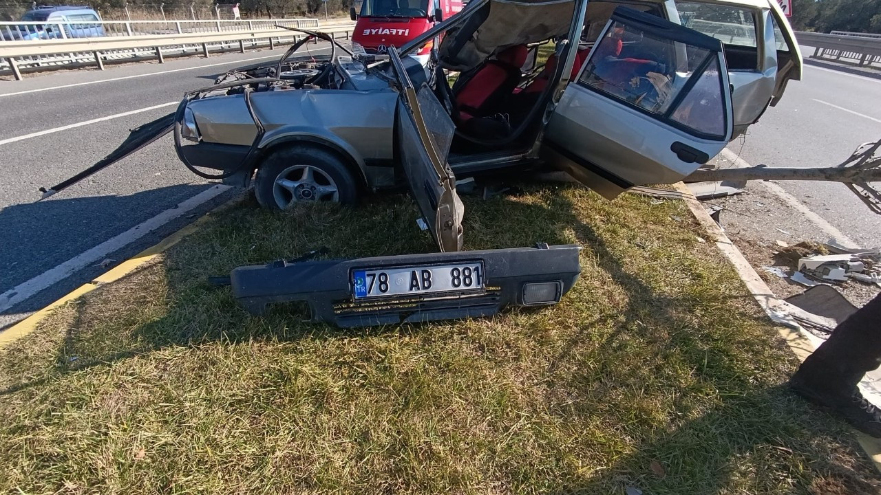 Çöp kamyonu otomobili pert etti: Ölü ve yaralılar var!