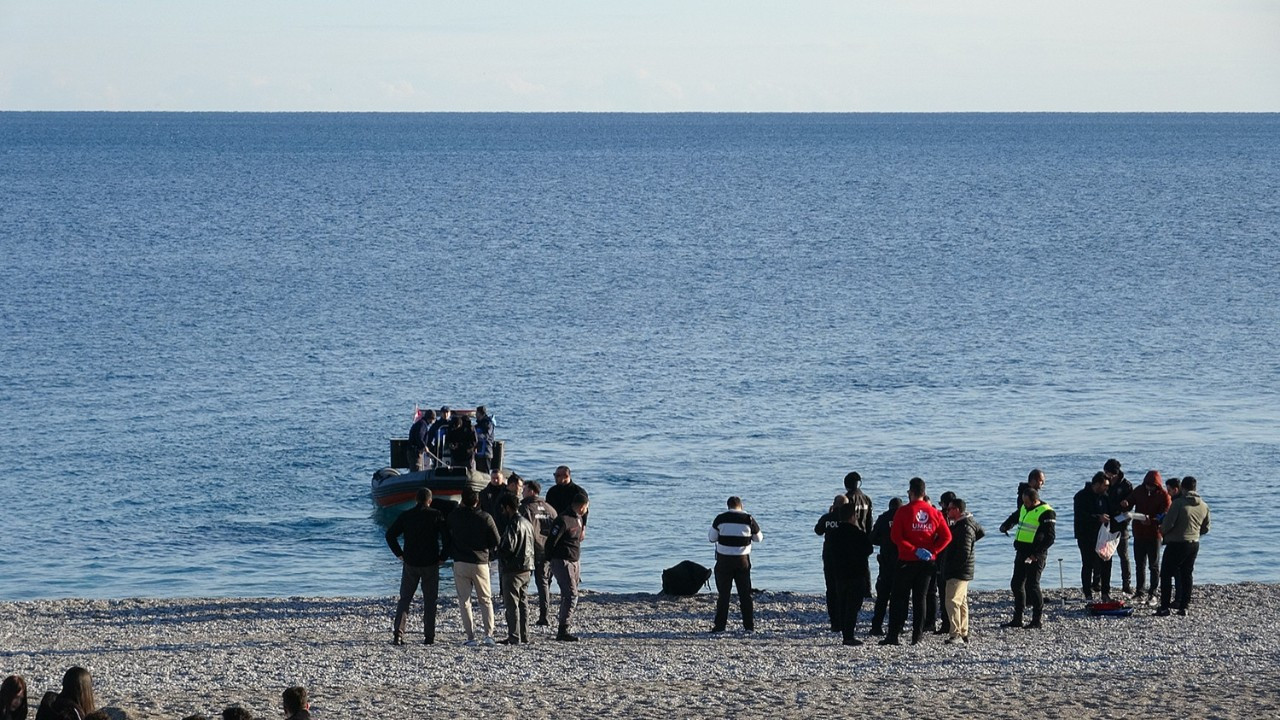 Balık tutuyorlardı! Oltalarına ceset takıldı
