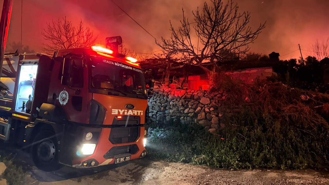 Evleri tehdit ediyordu! Orman yangını kontrol altına alındı