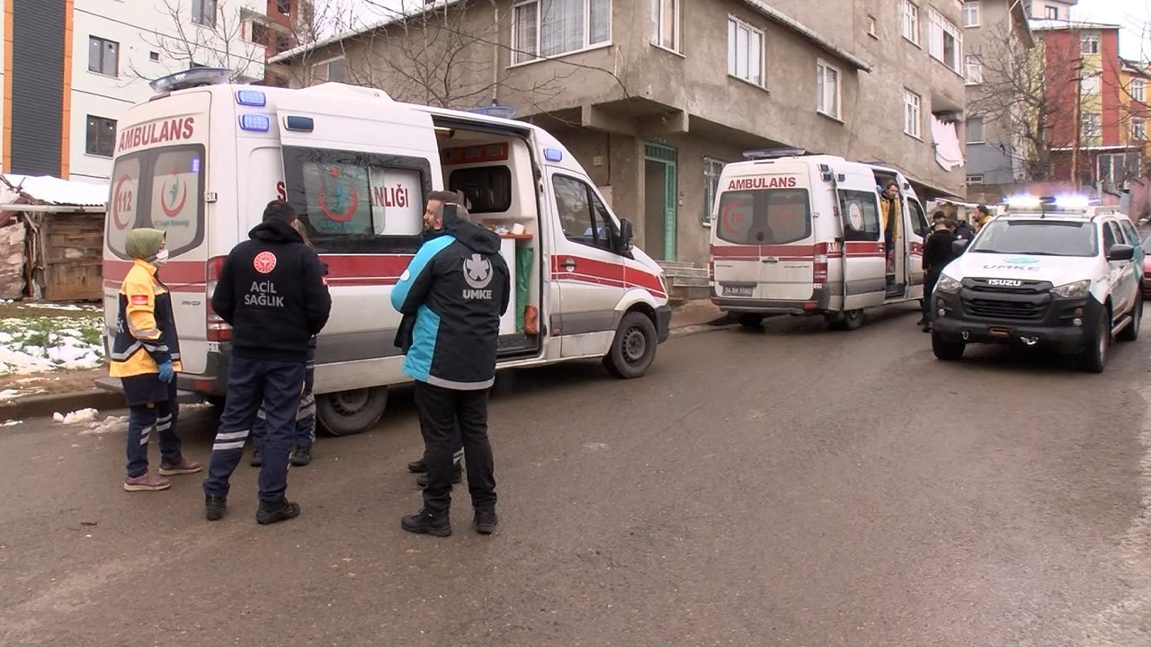 Sultanbeyli'de 5 katlı binada korkutan yangın!