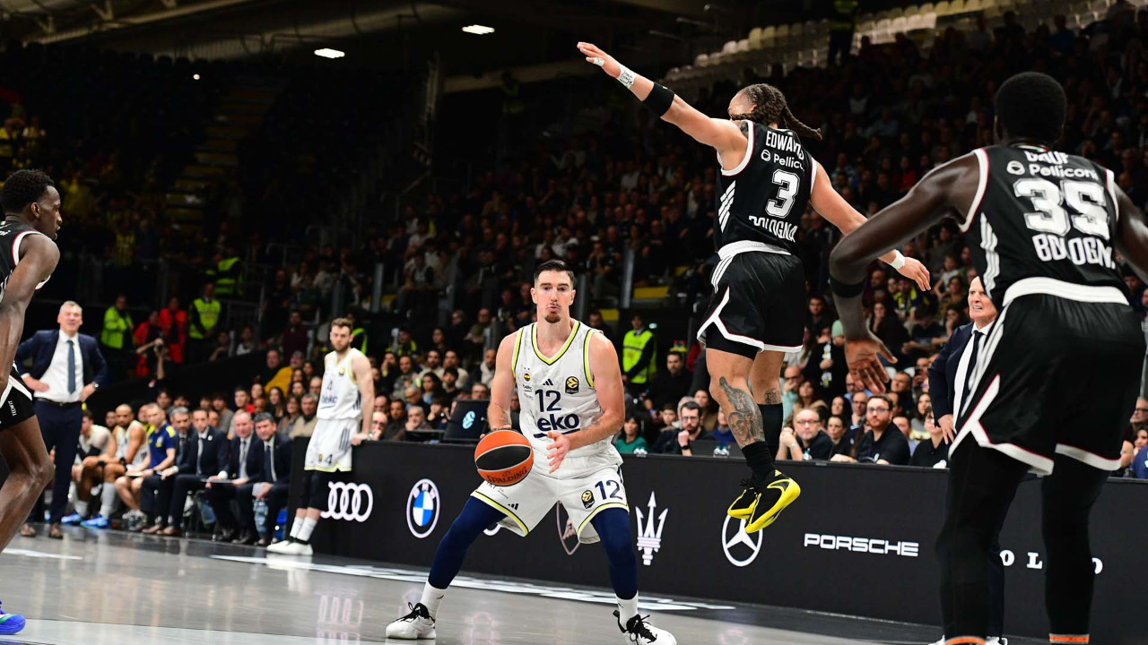 EuroLeague'de kritik galibiyet! Tucker şov yaptı! Fenerbahçe Beko, Virtus Bologna’yı deplasmanda devirdi