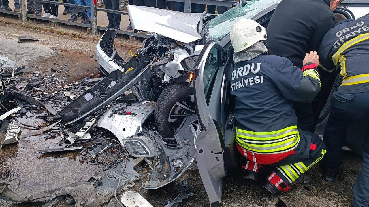 Ordu’da feci kaza! Otomobiller çarpıştı; 2'si çocuk, 5 yaralı
