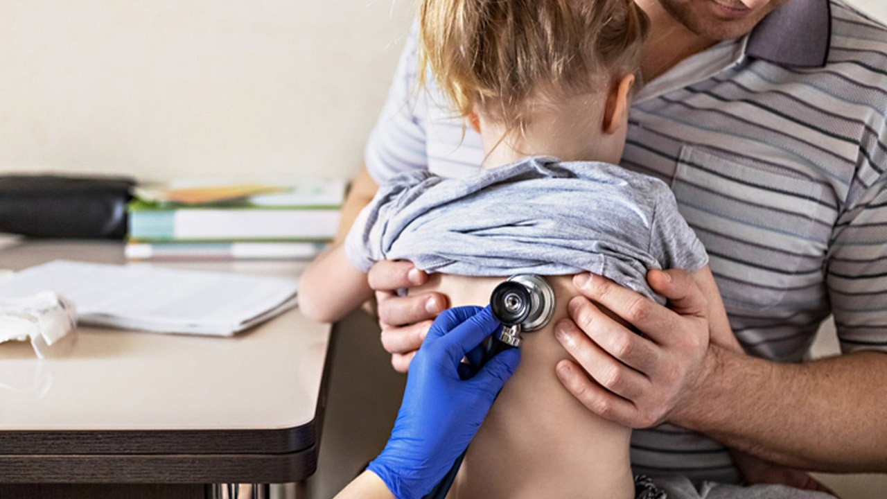 Uzmanından ‘geçmeyen öksürük’ uyarısı: Kusma ya da morarma varsa dikkat!