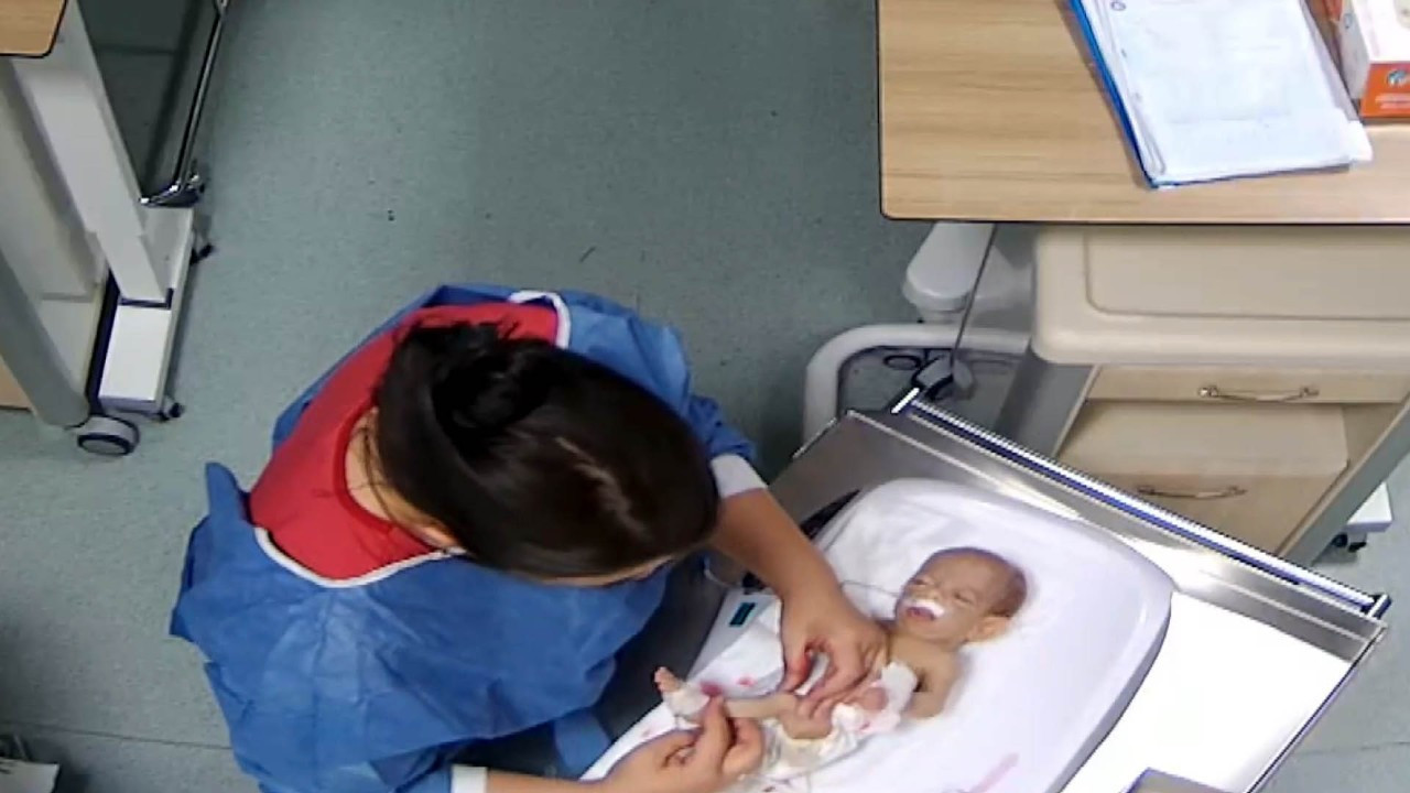 Küçük bebeğe şiddet uygulamıştı! O hemşire hakkında karar