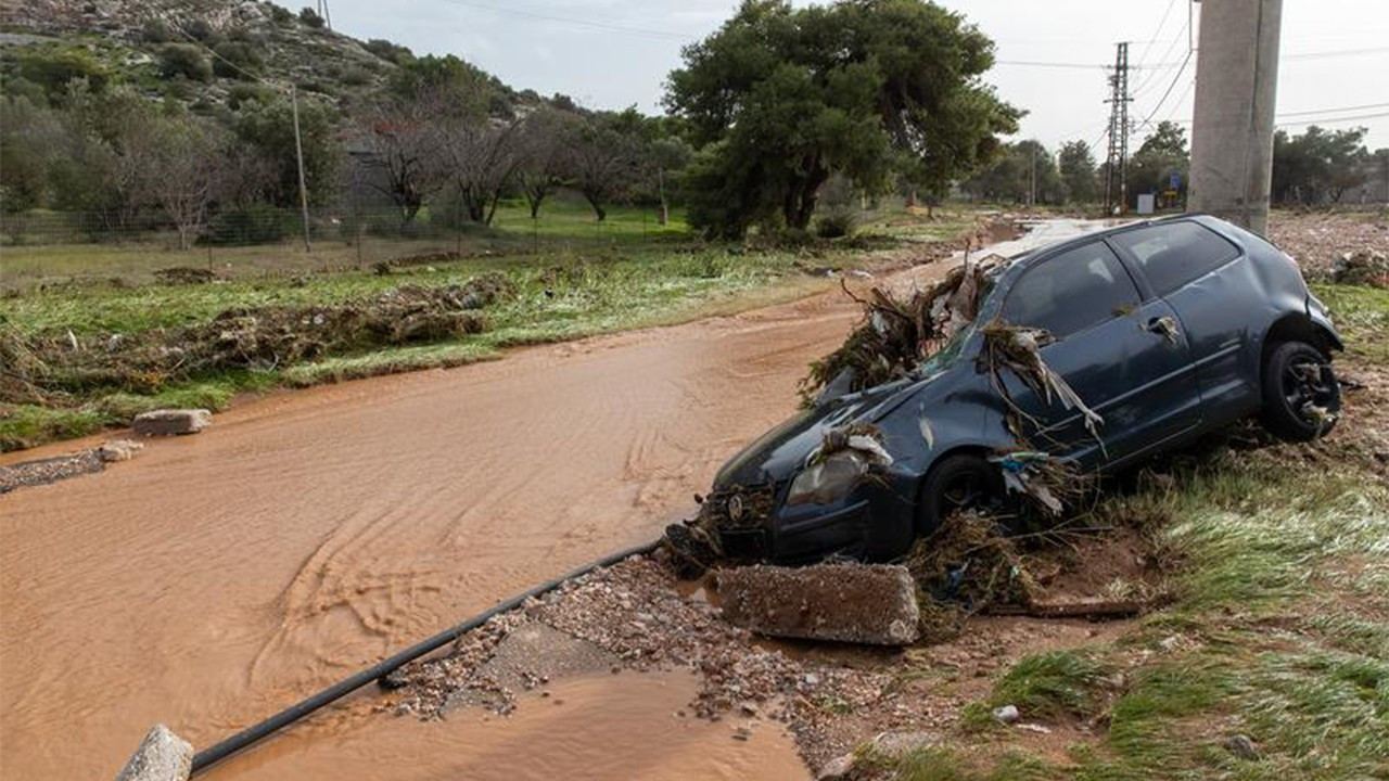 Yunanistan'da sel! 2 kişi hayatını kaybetti