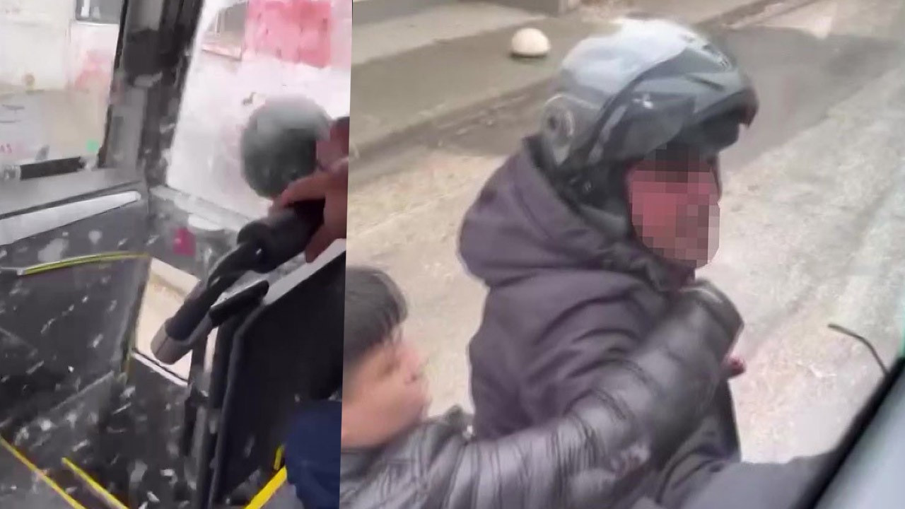 Trafikte yol verme kavgası! Servis aracının camını kaskıyla kırdı