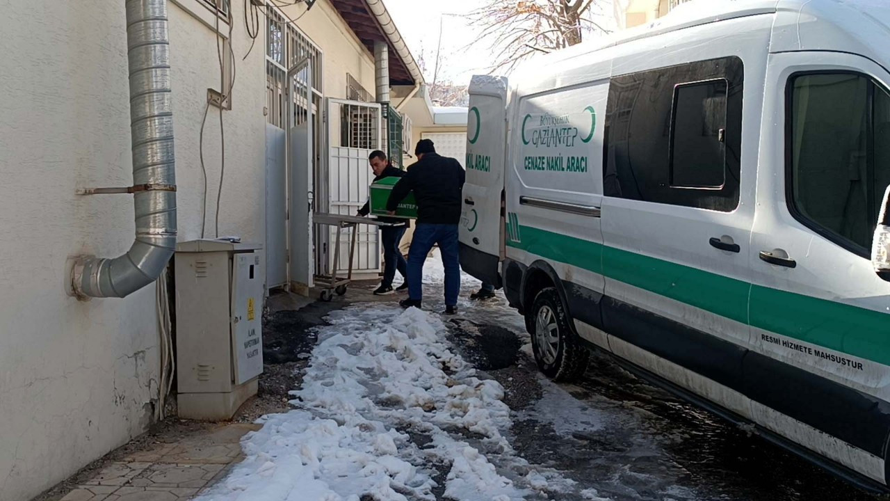 Alacak kavgası kanlı bitti! Arkadaşını otomobilde öldürdü