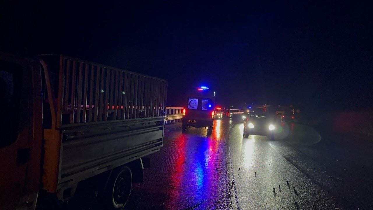 Bursa'da korkunç kaza! İki kamyonet kafa kafaya çarpıştı!