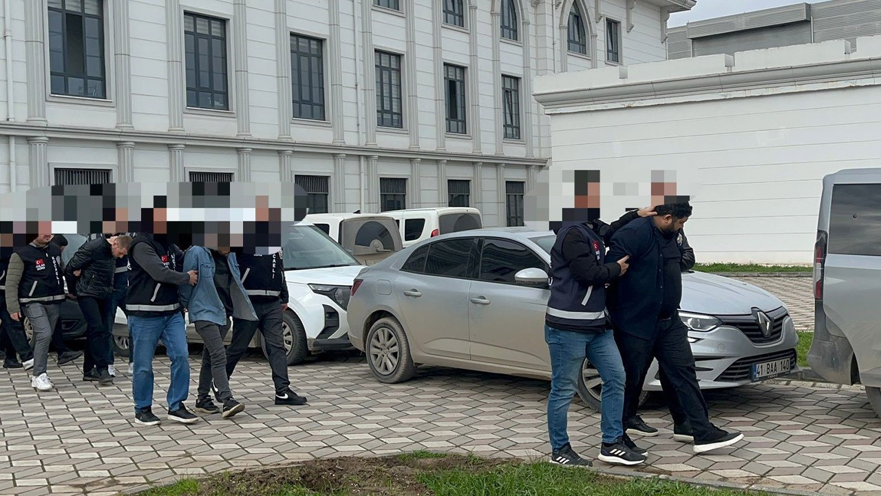 İş insanı ve doktor hedefteydi! Suikast planına darbe: Çok sayıda silah ele geçirildi