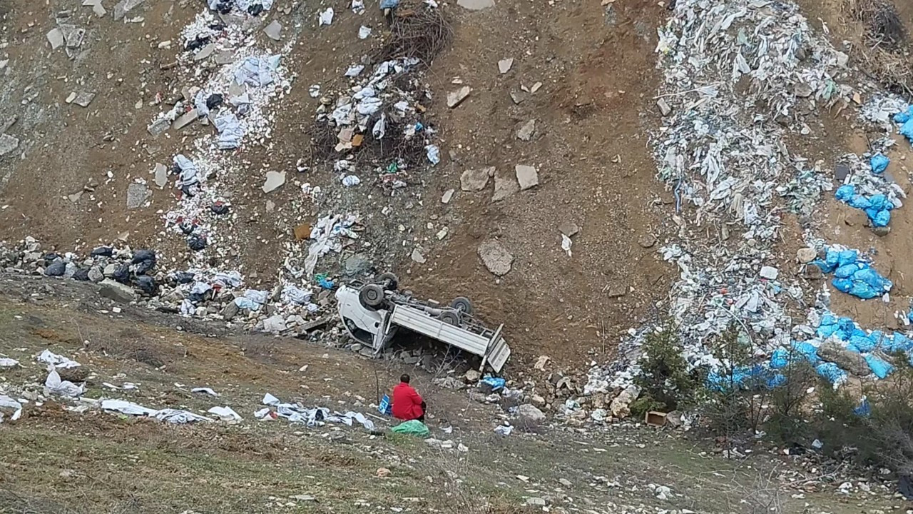 Karabük'te feci kaza! Kamyonet şarampole uçtu: Yaralılar var