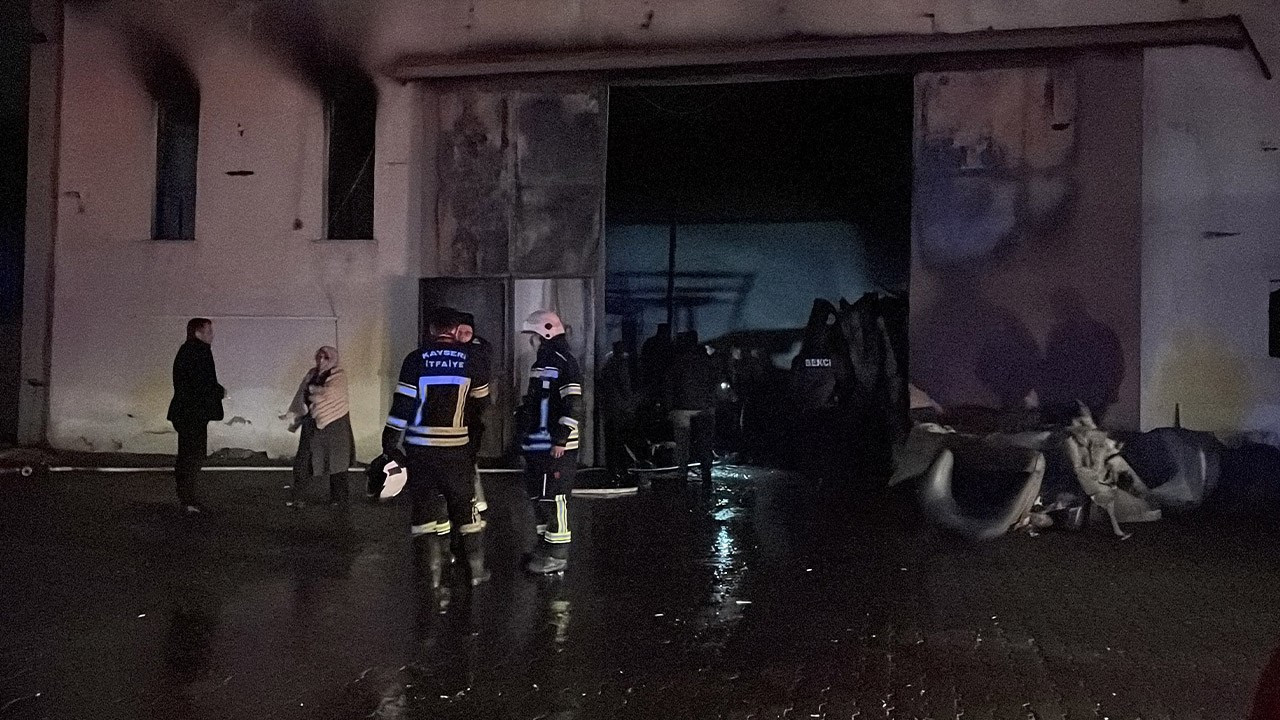 Kayseri’de mobilya fabrikasında korkutan yangın!