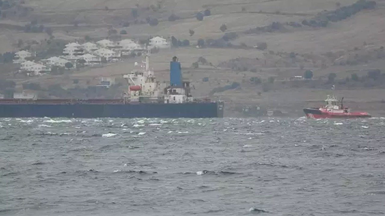 Çanakkale'de gemi arızası; boğaz çift yönlü kapatıldı