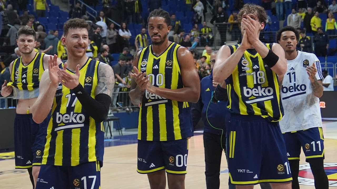 EuroLeague'de Türk derbisi: Fenerbahçe, Anadolu Efes karşısında kazandı