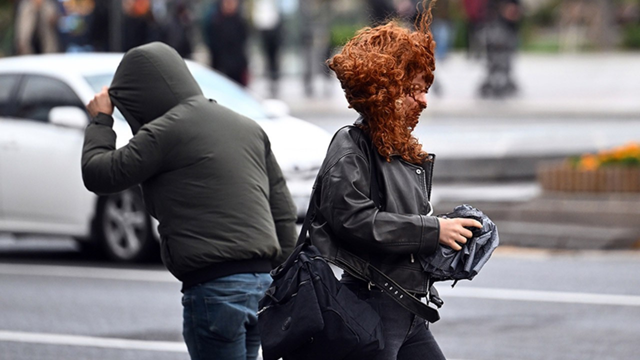 Ankara Valiliği'nden 'fırtına' uyarısı: Çatı uçması, ağaç devrilmesi ve baca gazı zehirlenmelerine karşı dikkatli olun!