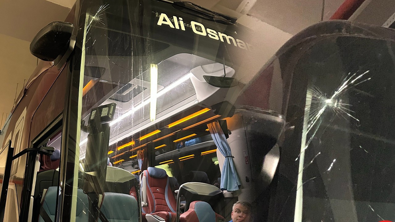 Trabzonspor takım otobüsüne taşlı saldırı