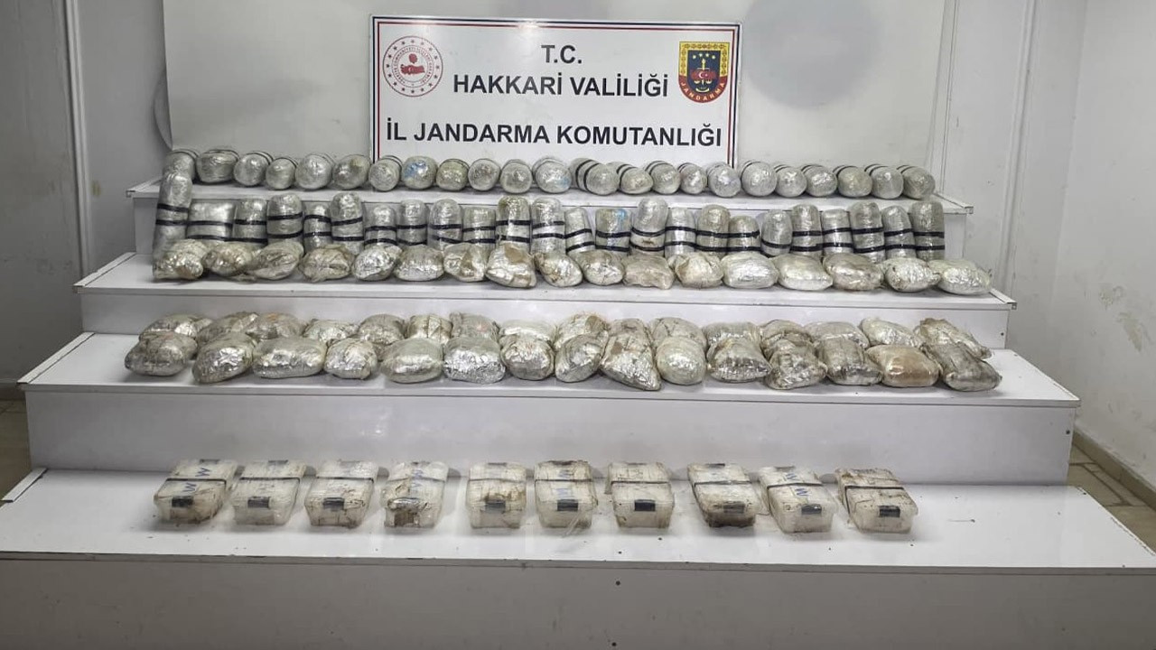 Hakkari'de uyuşturucu avı: Arazide 60 kilo 400 gram uyuşturucu ele geçirildi