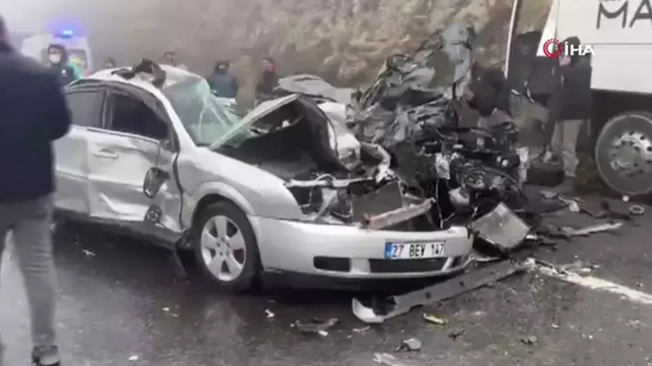 Gaziantep-Şanlıurfa otoyolunda korkunç kaza! Ölü ve yaralılar var