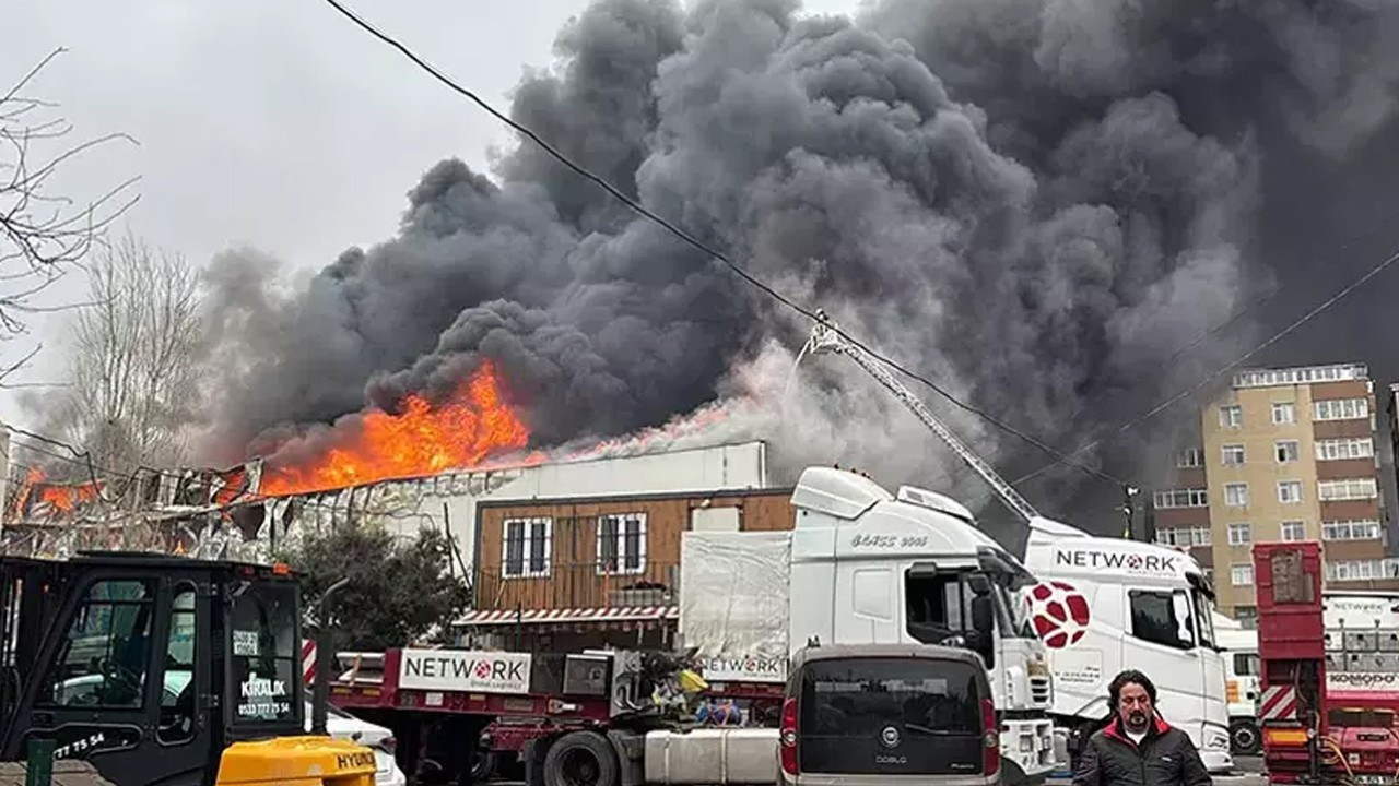 Ataşehir’de iş yerinde yangın! Ekipler seferber oldu
