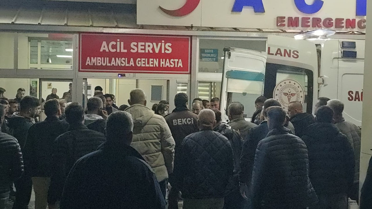 Tekel bayide bıçaklı kavga! Ortalık karıştı: Ölü ve yaralı var