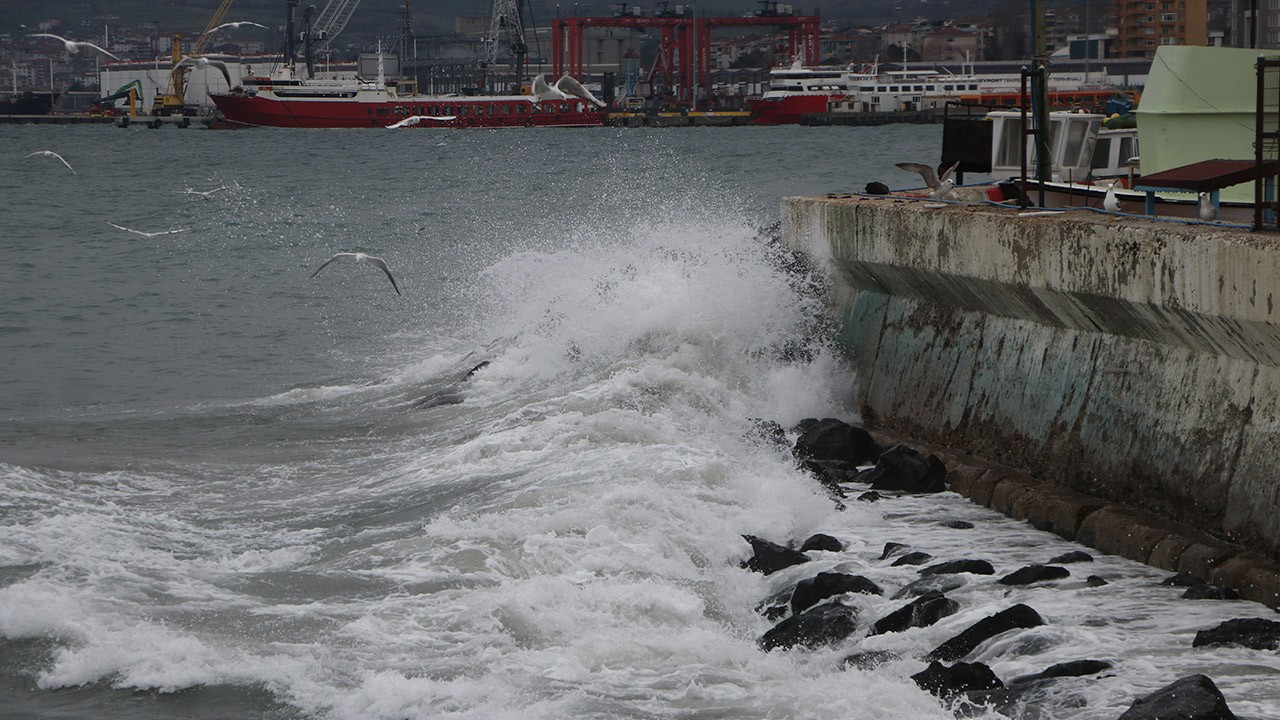 Tekirdağ'da deniz ulaşımına lodos engeli!