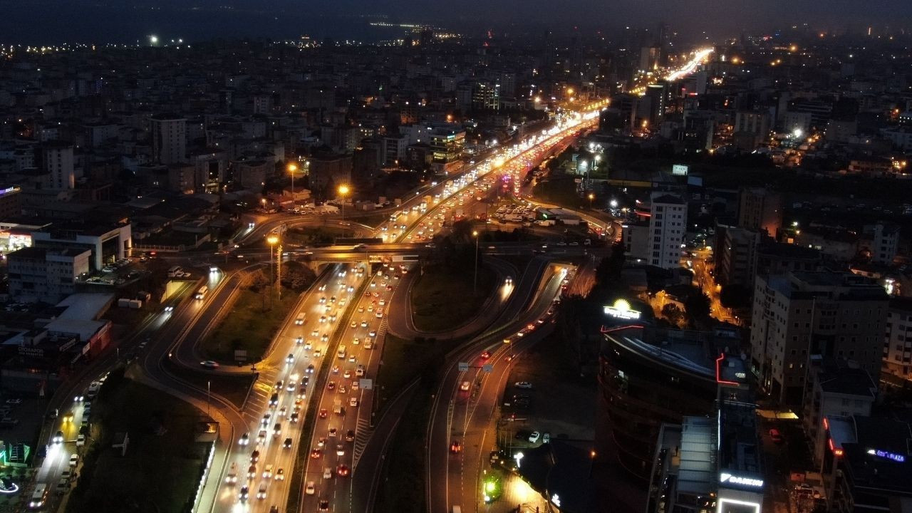 Okullar açıldı: İstanbul'da trafik yoğunluğu oluştu