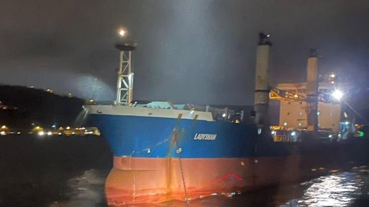 İstanbul Boğazı'nda sürüklenen yük gemisi kurtarıldı